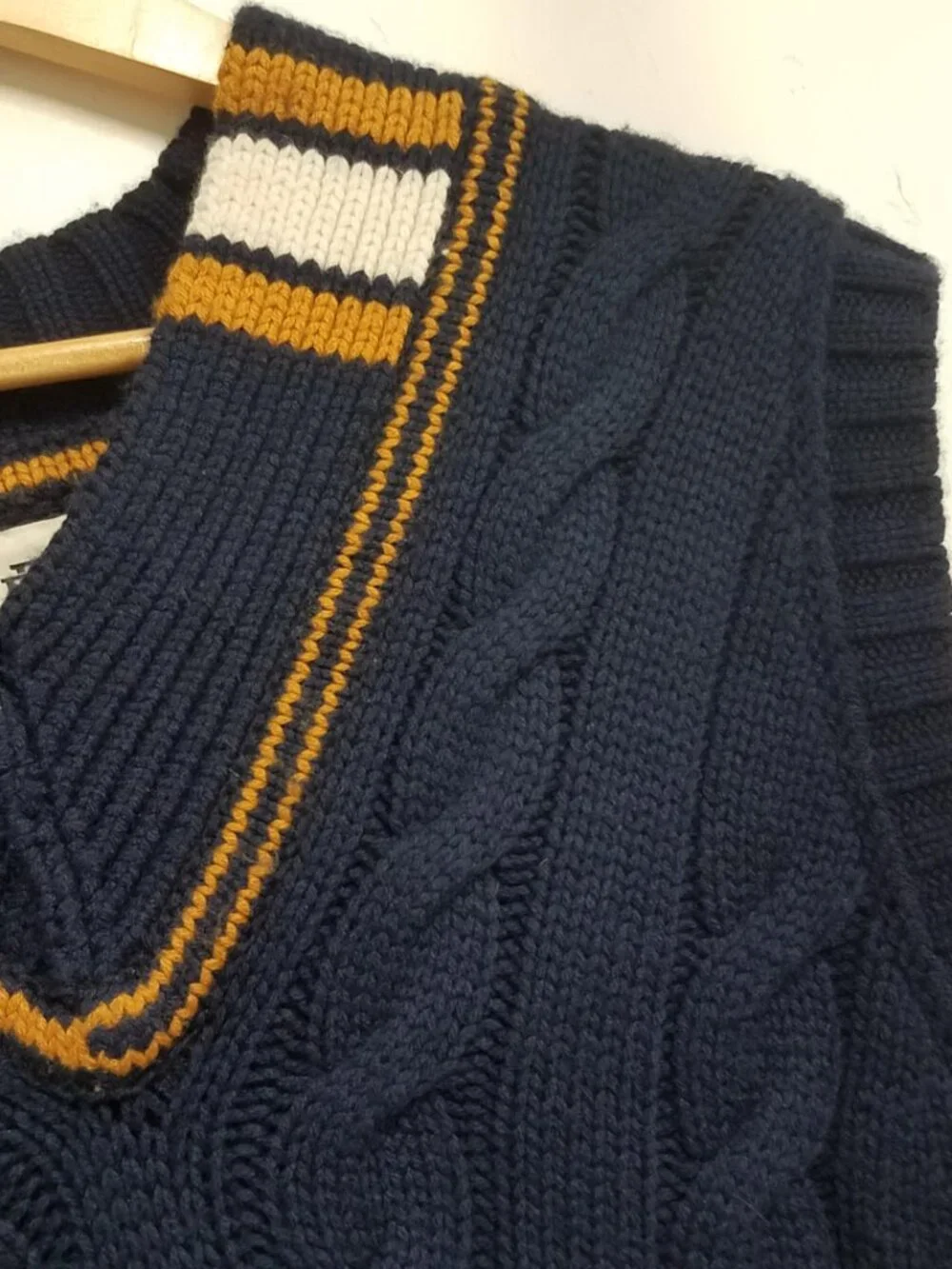 Banana Republic BR Athletics Merino Wool Cable Knit Vest Navy Mens Small 441004